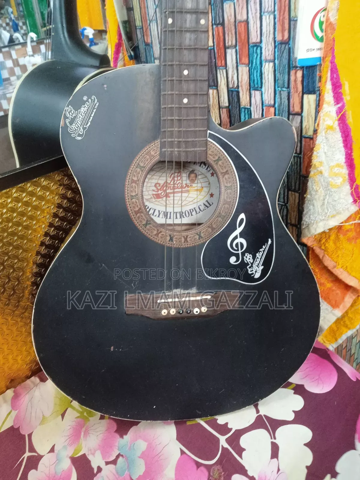 সিগনেচার মডেল ২৬৫ অ্যাকোস্টিক গিটার