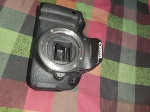 Canon 700D