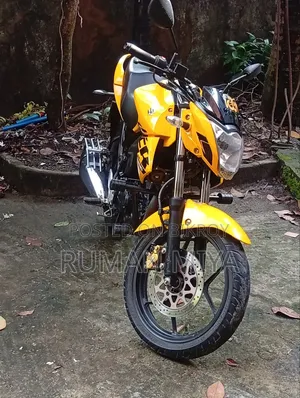 সুজুকি জিক্সার ২০২৩ ইয়েলো