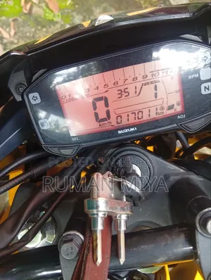 সুজুকি জিক্সার ২০২৩ ইয়েলো