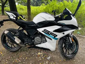 CFMoto 300SR 2025 White