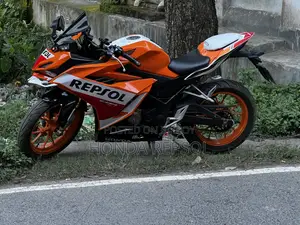 Honda CBR 2022 Orange