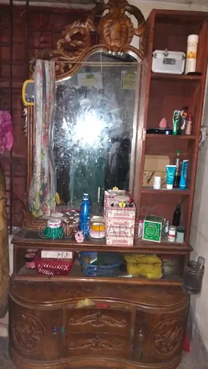 ড্রেসিং টেবিল