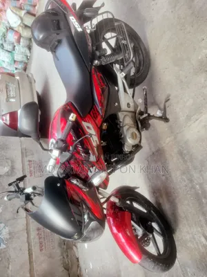 বাজাজ পালসার ১৫০ ২০১২ লাল