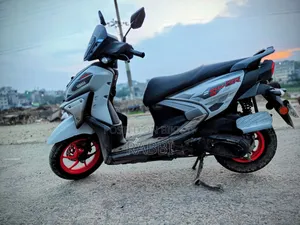 ইয়ামাহা ২০২৪ সাদা