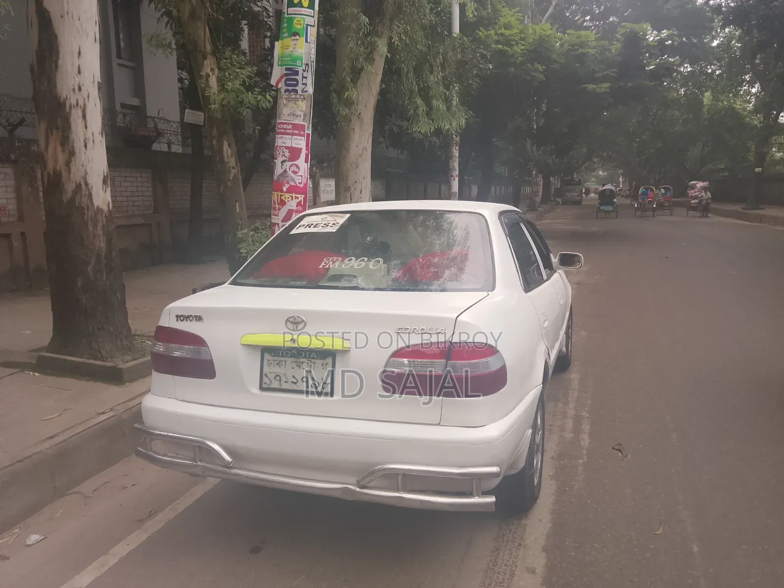 টয়োটা করোল্লা ২০০০ সাদা