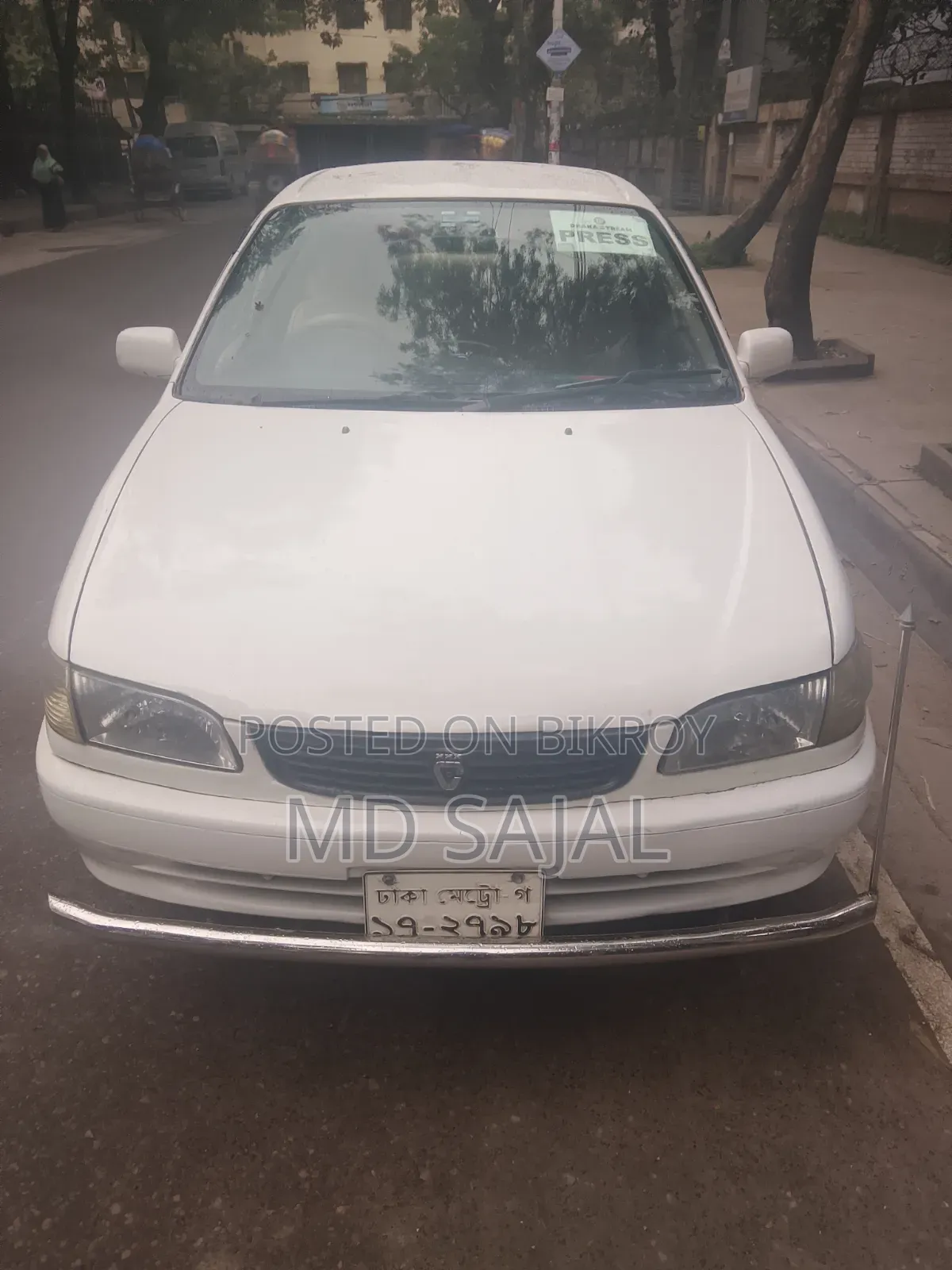 টয়োটা করোল্লা ২০০০ সাদা