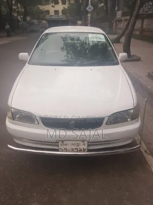 টয়োটা করোল্লা ২০০০ সাদা