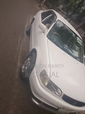 টয়োটা করোল্লা ২০০০ সাদা