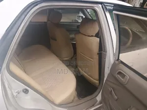 টয়োটা করোল্লা ২০০০ সাদা