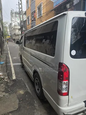 টয়োটা হাইএচ ২০১৯ হোয়াইট