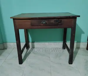 কাঁঠাল কাঠের তৈরি টেবিল বিক্রি হবে ( ভালো অবস্থায়)। জরুরী বিক্রি