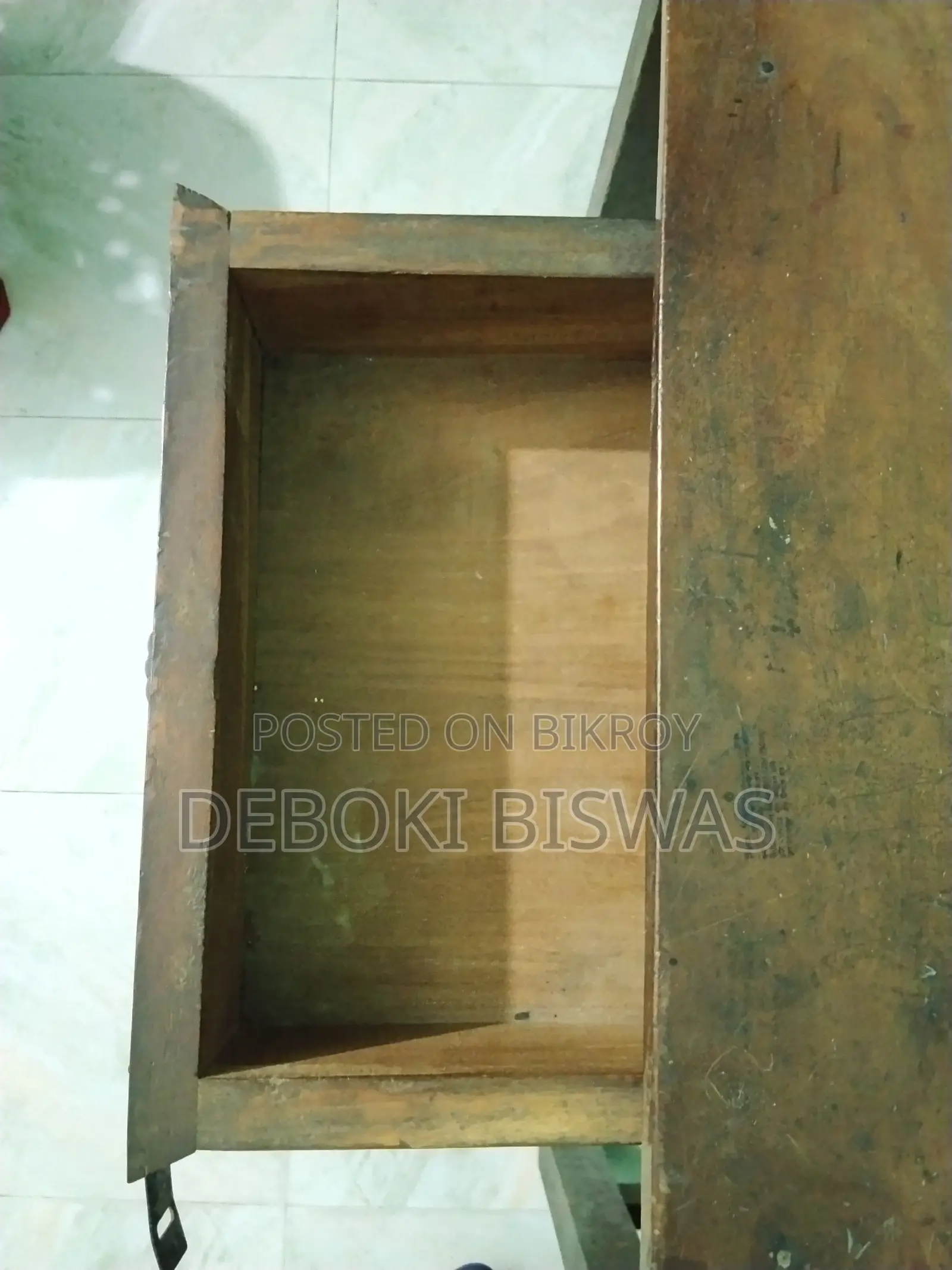কাঁঠাল কাঠের তৈরি টেবিল বিক্রি হবে ( ভালো অবস্থায়)। জরুরী বিক্রি