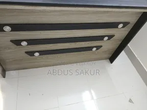 অফিস টেবিল