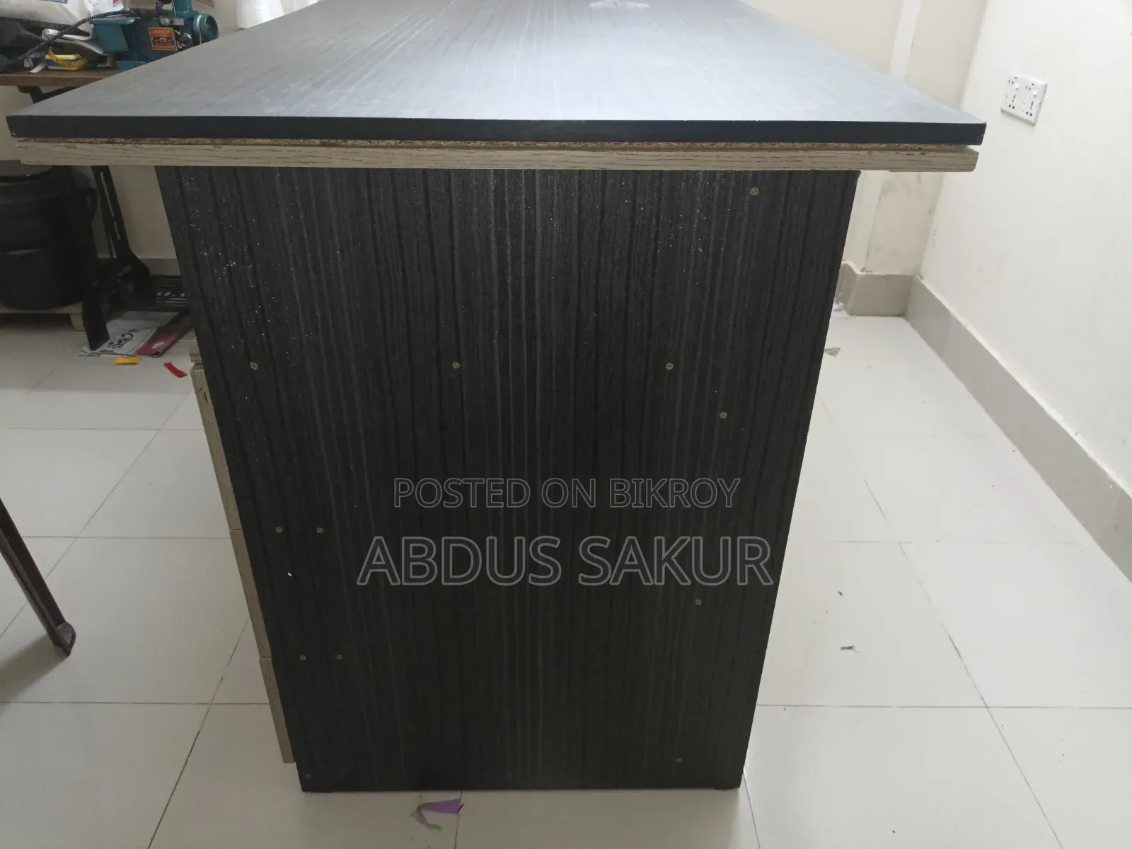 অফিস টেবিল