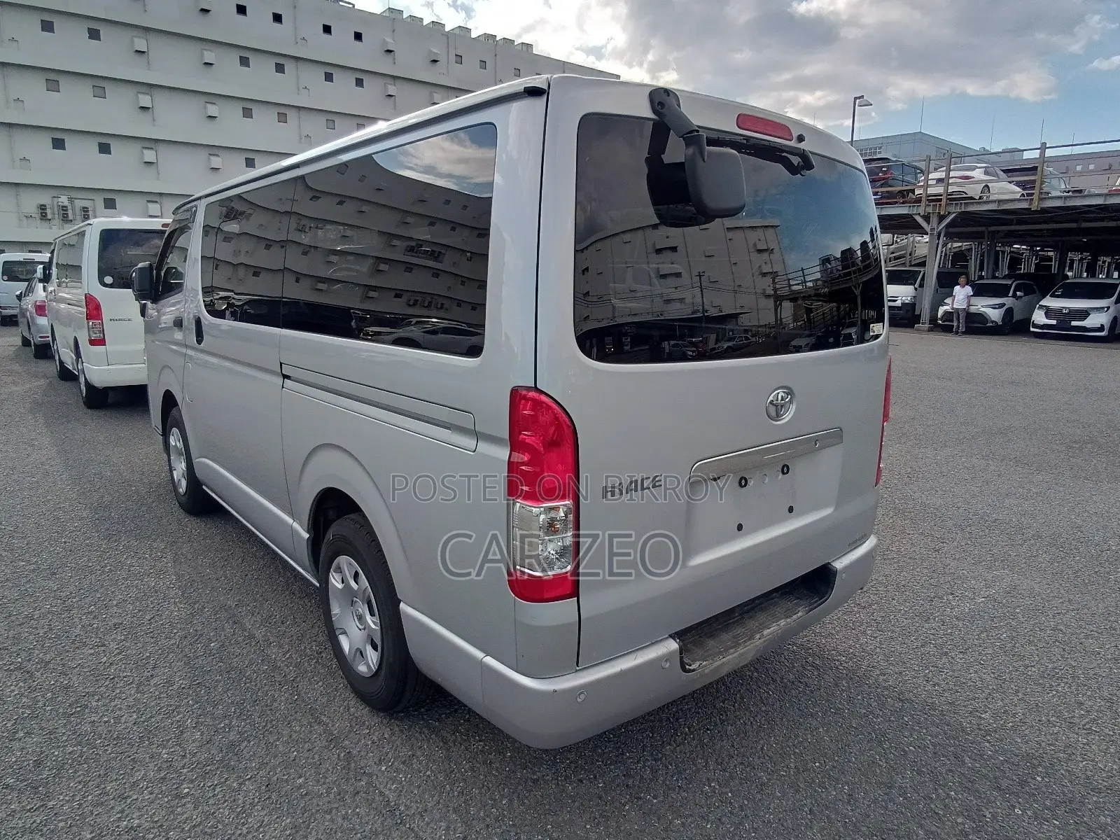 Toyota HiAce 2021 Silver