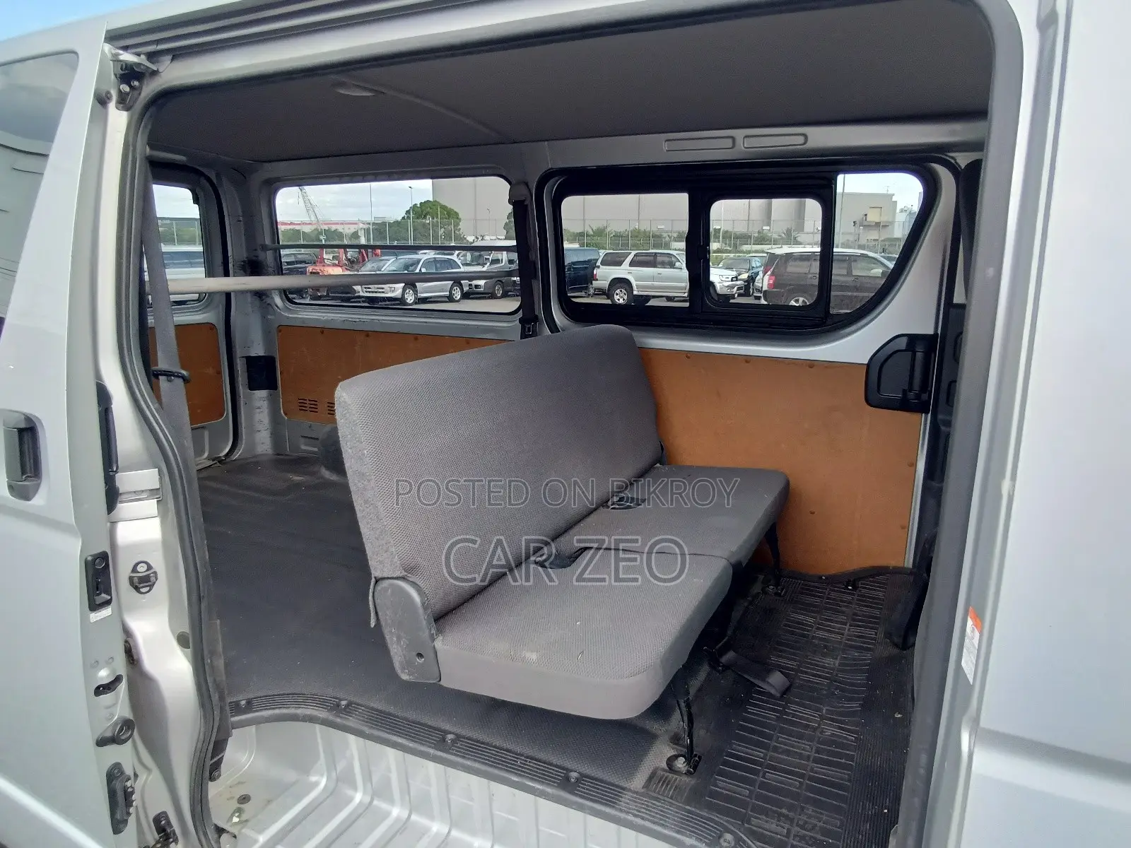 Toyota HiAce 2021 Silver