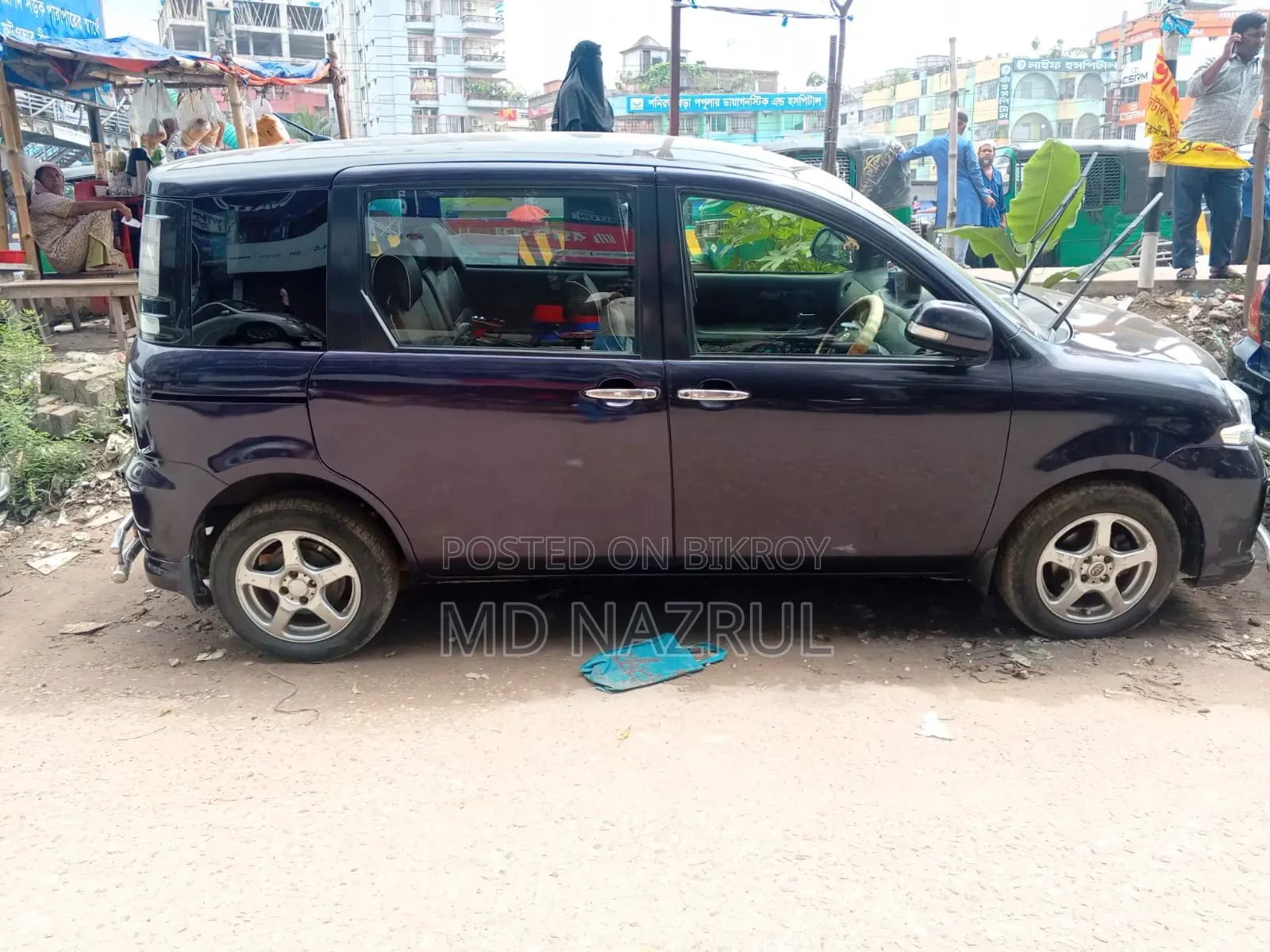 Toyota Sienta 2012 Maroon
