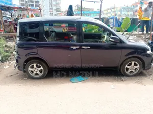 Toyota Sienta 2012 Maroon