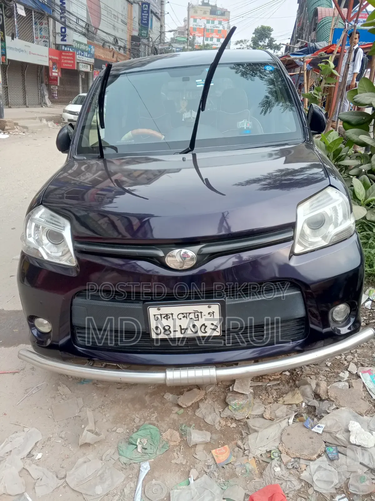 Toyota Sienta 2012 Maroon