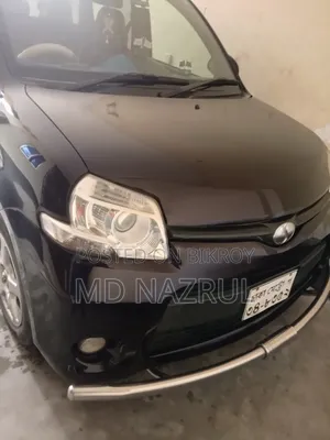 Toyota Sienta 2012 Maroon