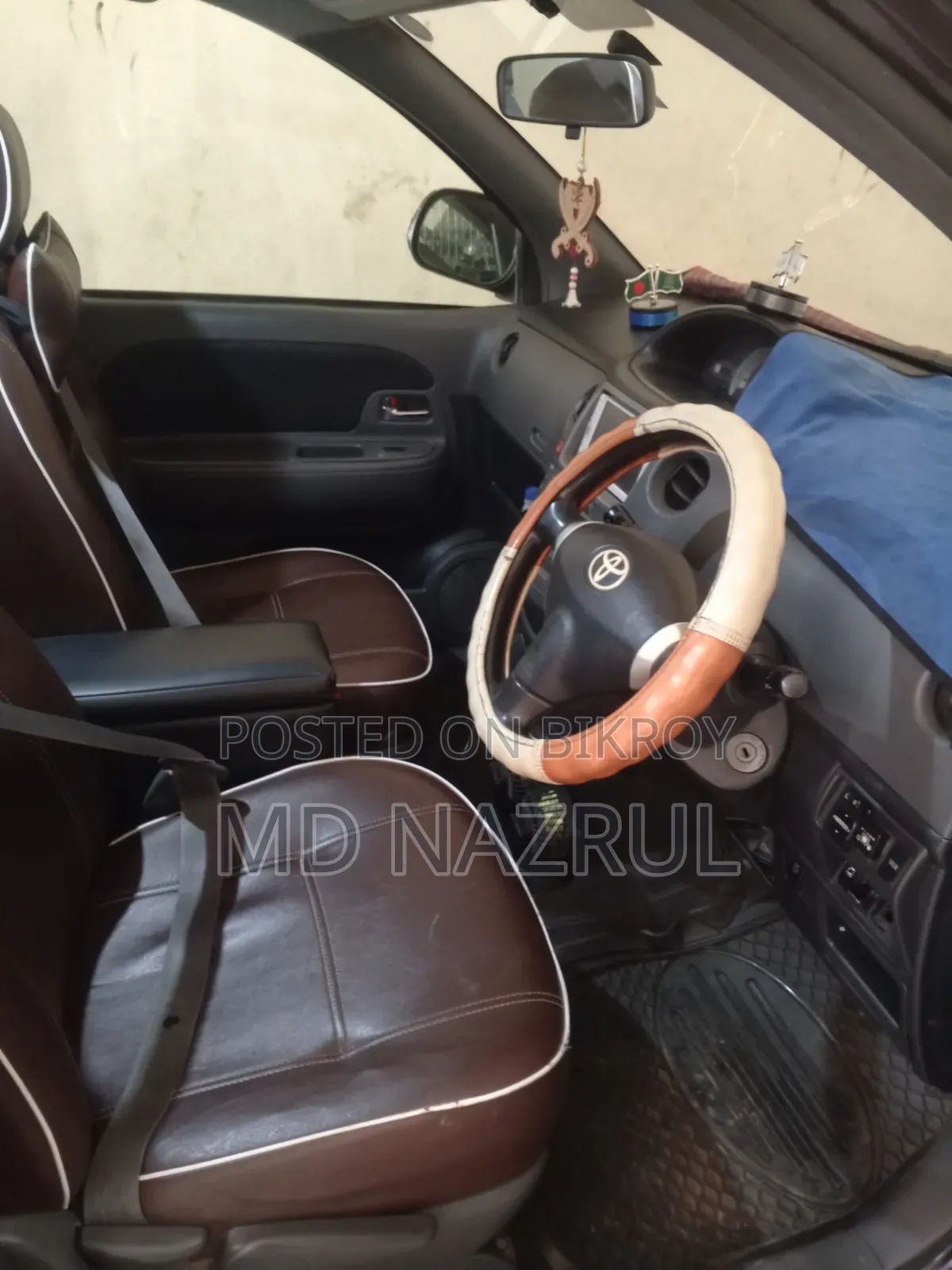 Toyota Sienta 2012 Maroon