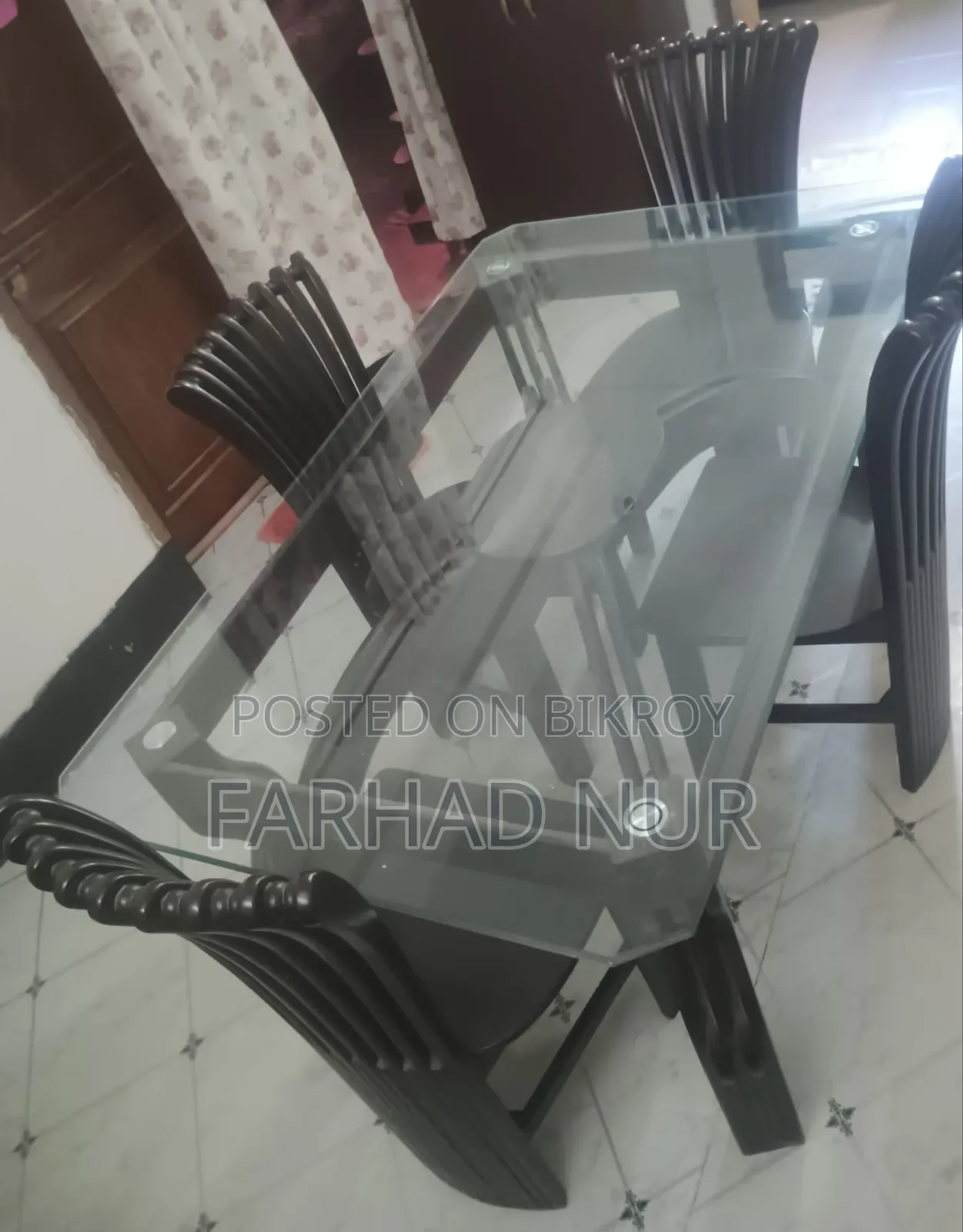 ডাইনিং টেবিল