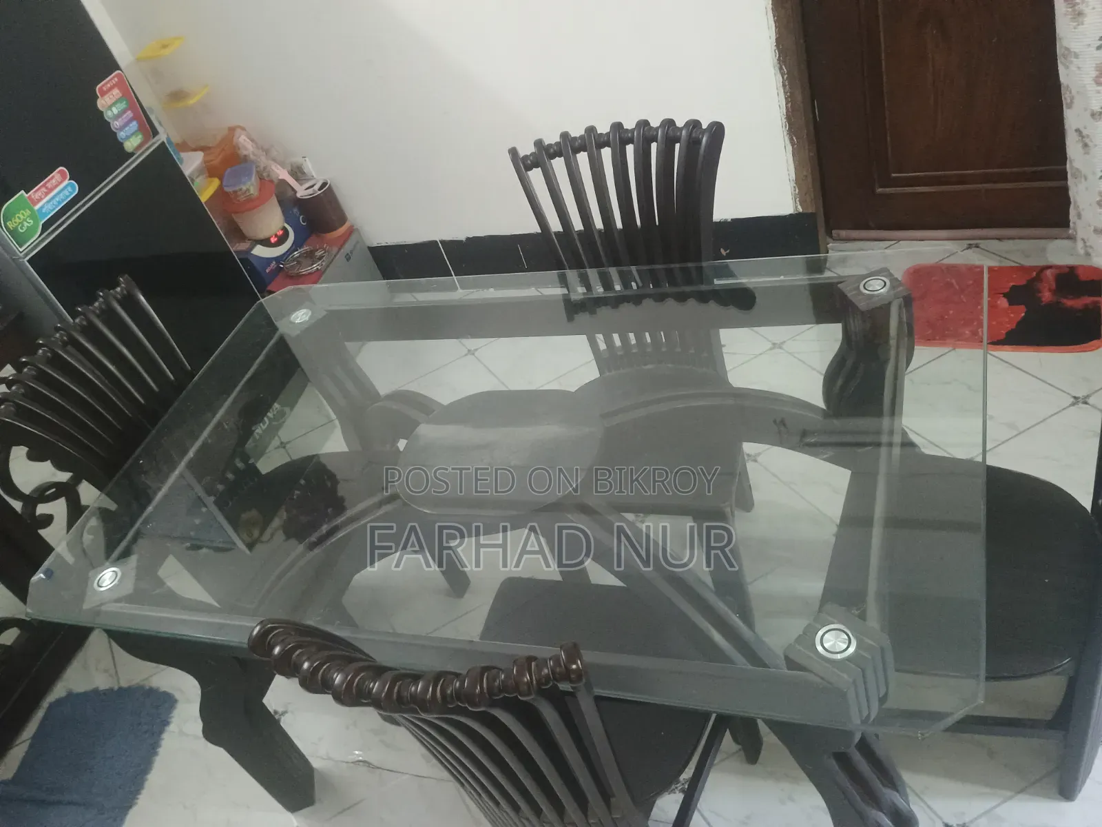 ডাইনিং টেবিল