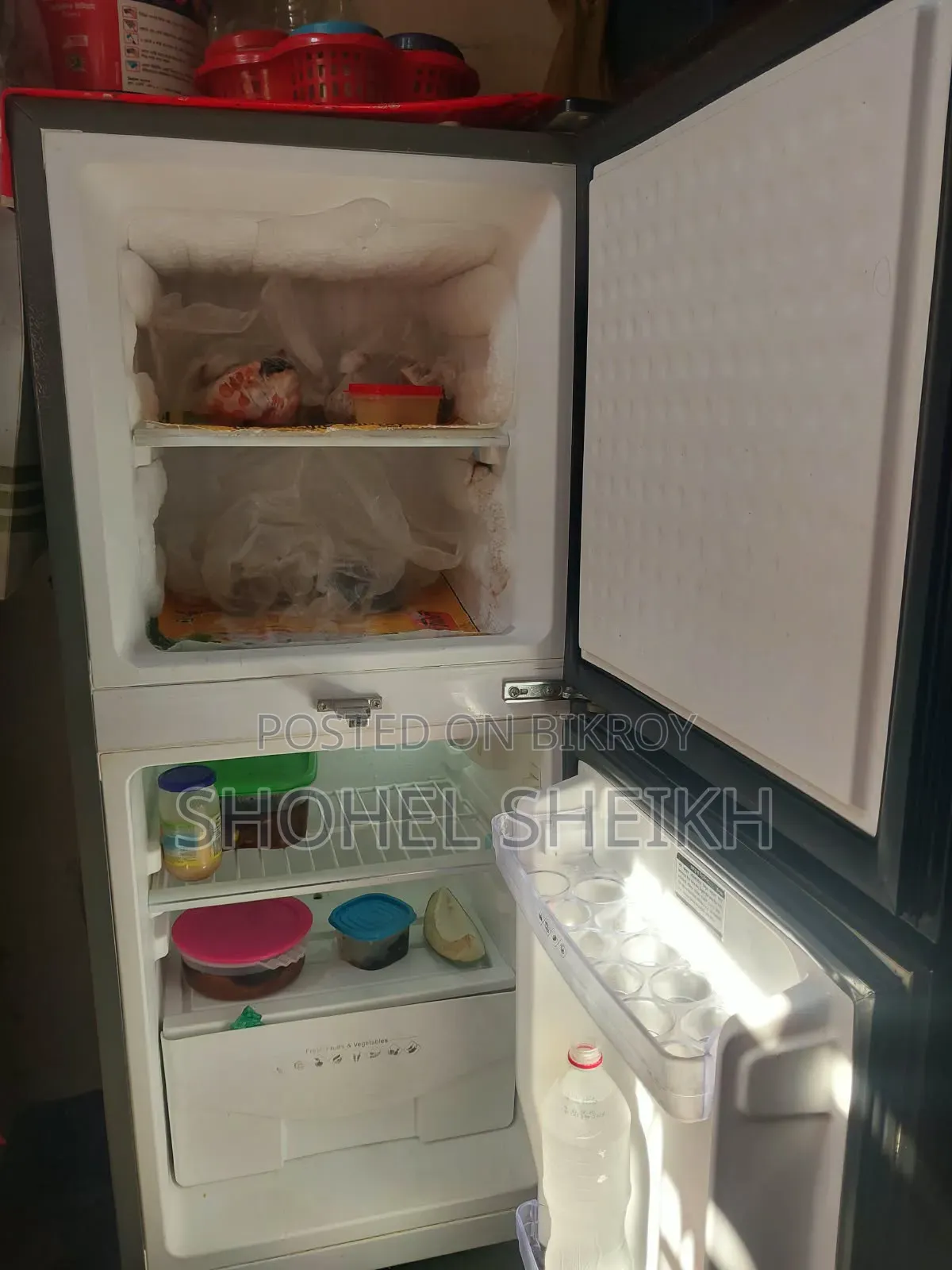 A fridge will be sold, bought a few days ago, in fresh condition
