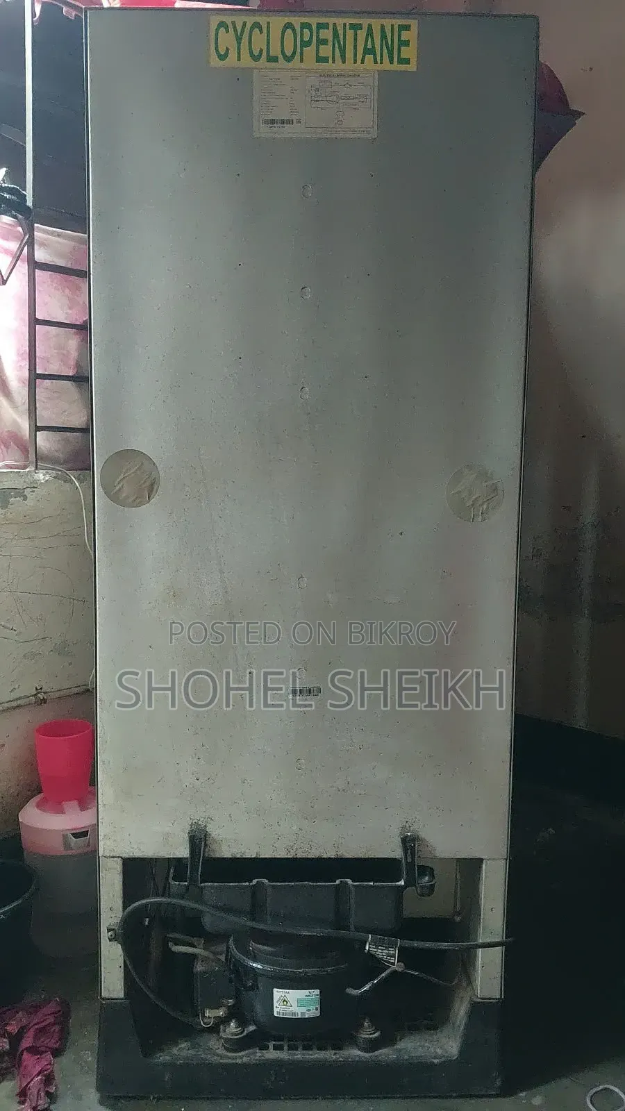 A fridge will be sold, bought a few days ago, in fresh condition