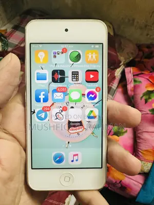 Apple 16 GB Silver