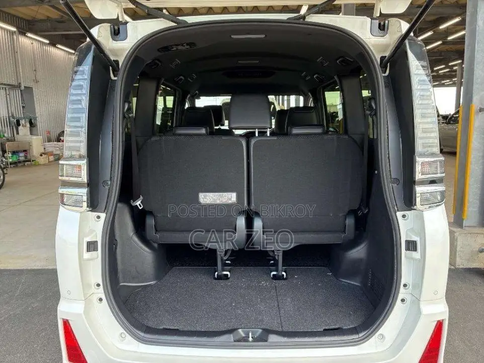 Toyota Voxy Hybrid ZS Kirameki III 2WD 7-Seater 2021 Pearl