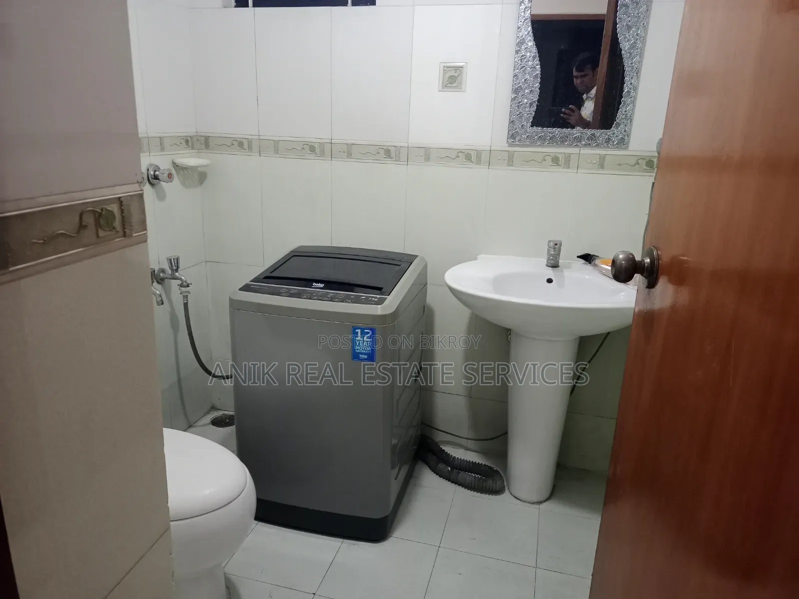 বানানীর অনিক রিয়েল এস্টেটে ৩ বেডরুমের অ্যাপার্টমেন্ট বিক্রয়