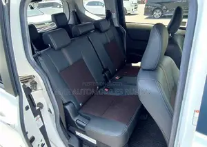 Toyota Sienta 1.5 Hybrid FWD 2021 Pearl