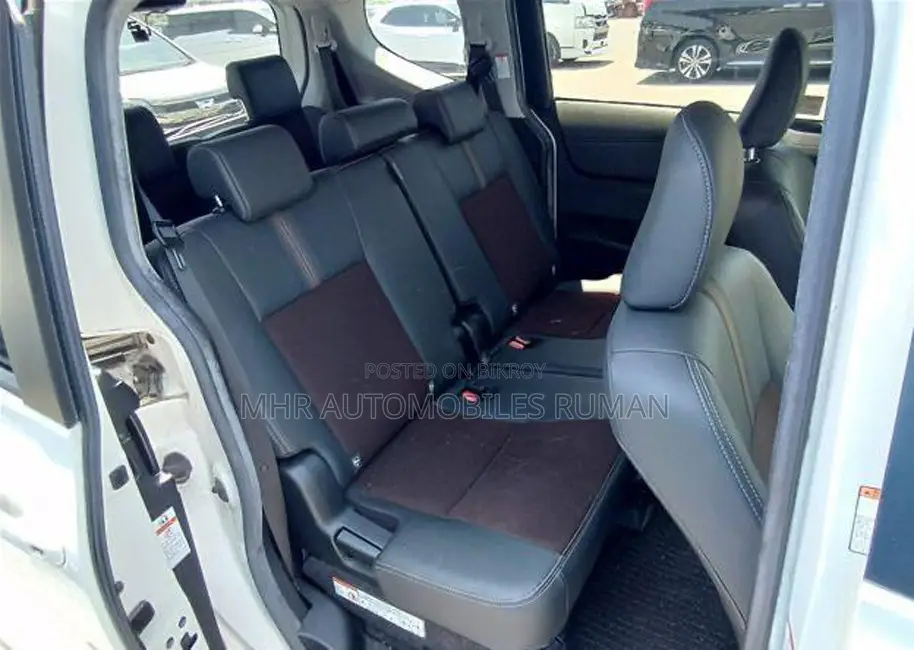 Toyota Sienta 1.5 Hybrid FWD 2021 Pearl