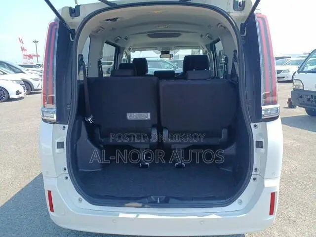 Toyota Noah 2021 Pearl