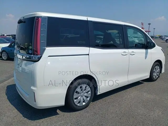 Toyota Noah 2021 Pearl