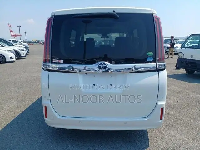 Toyota Noah 2021 Pearl