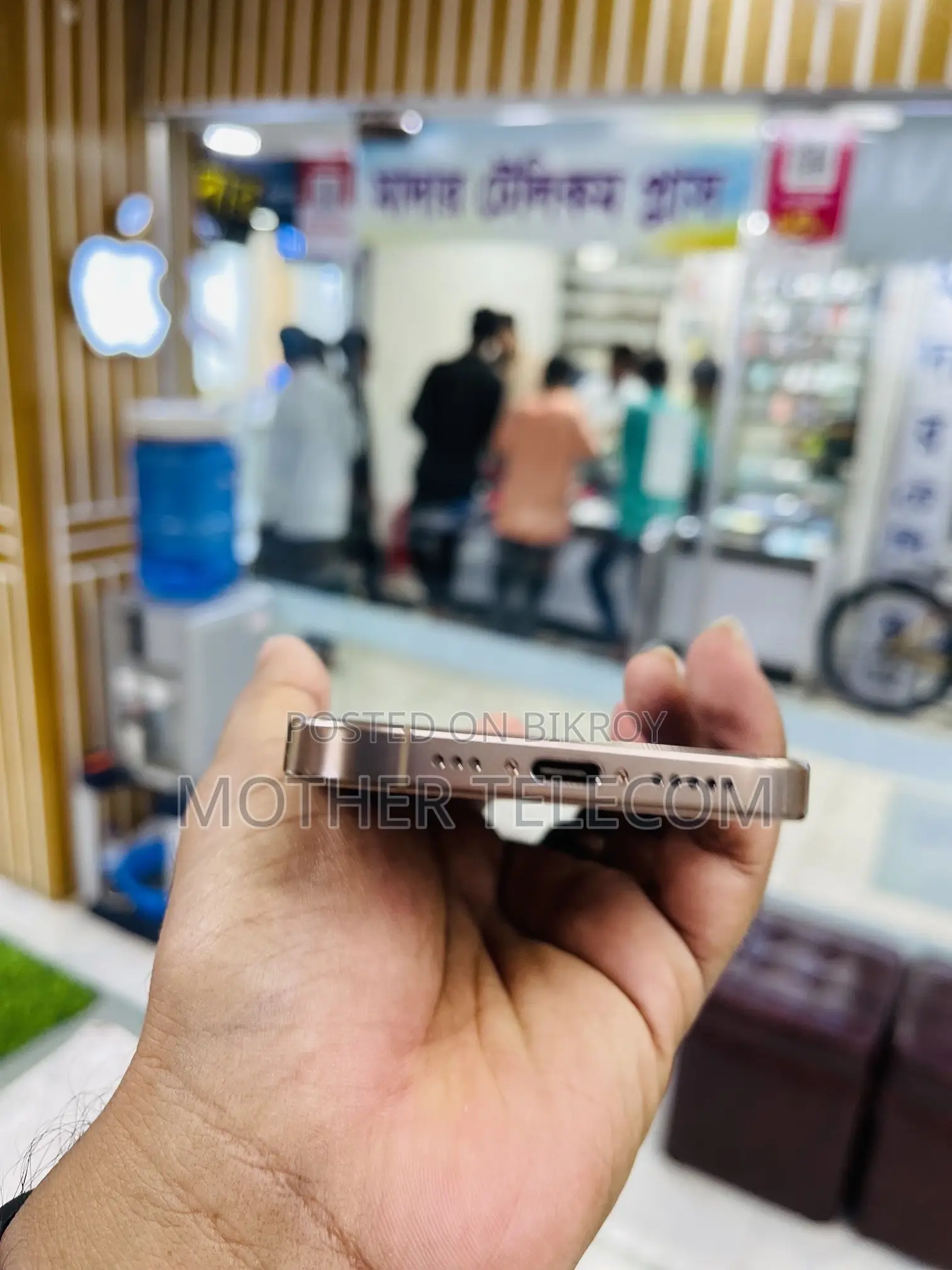 অ্যাপল আইফোন ১৬ প্রো ১২৮ জিবি গোল্ড