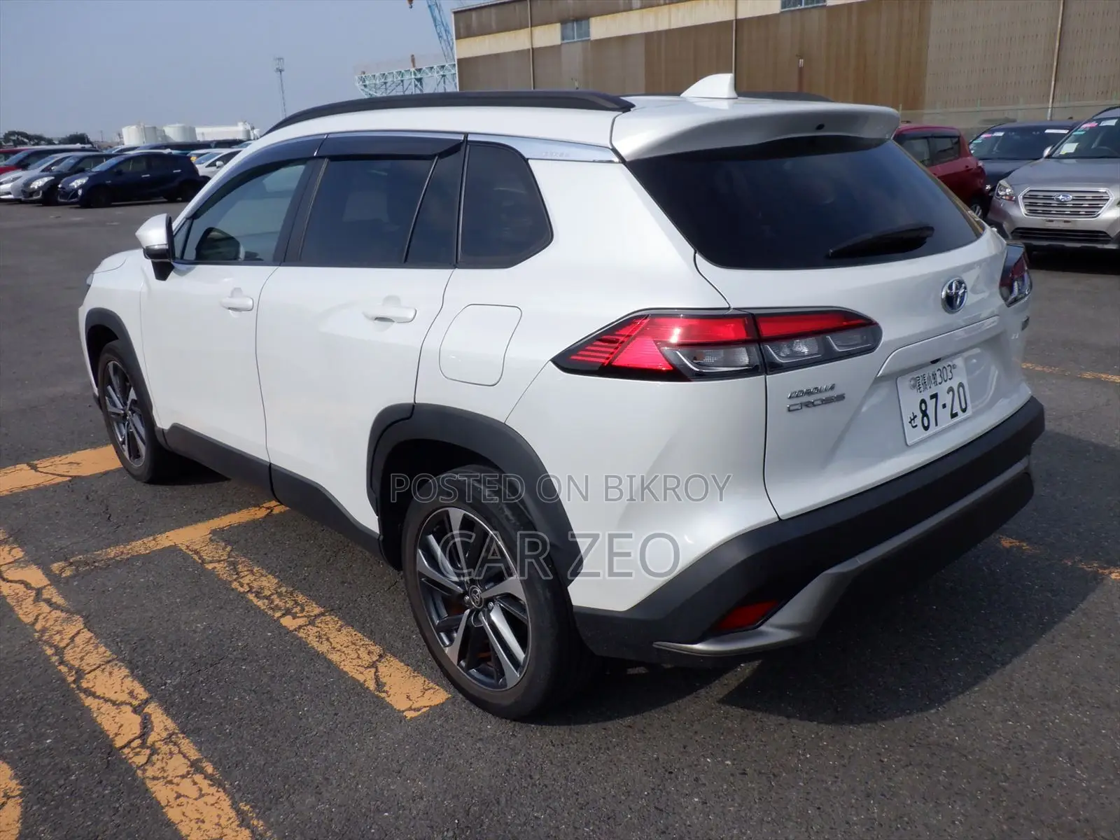 টয়োটা করোলা ক্রস ১.৮ হাইব্রিড অল-হুইল ড্রাইভ ২০২১ পার্ল