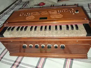 হারমোনিয়াম একদম ফ্রেশ কন্ডিশন