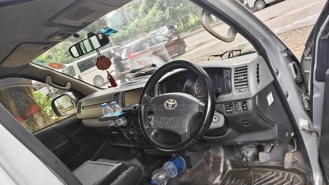 Toyota Grand HiAce 2002 Silver