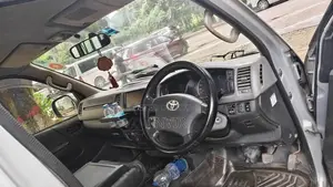 Toyota Grand HiAce 2002 Silver