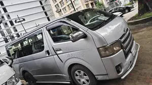 টয়োটা গ্র্যান্ড হাইএস ২০০২ সিলভার