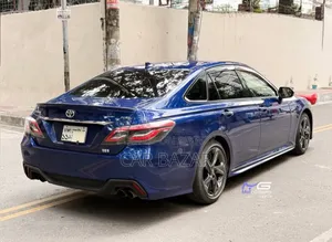 Toyota Crown 2018 Blue