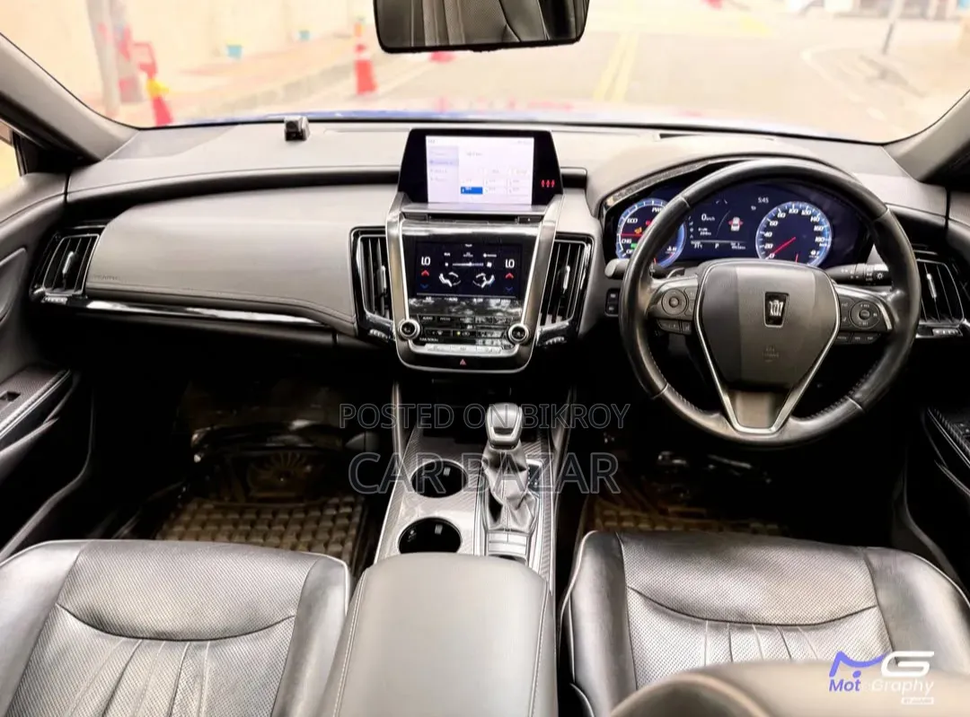 Toyota Crown 2018 Blue