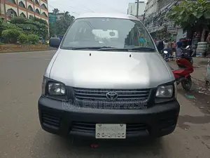 টয়োটা নোয়া ২০০৩ রূপালি