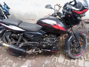 বাজাজ পালসার ১৫০ ২০২২ ব্ল্যাক