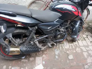 বাজাজ পালসার ১৫০ ২০২২ ব্ল্যাক