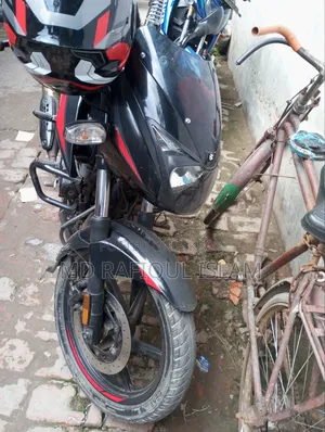 বাজাজ পালসার ১৫০ ২০২২ ব্ল্যাক